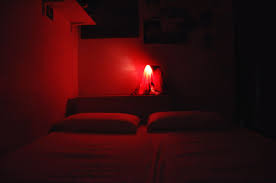 Neon is the new black, with bedrooms lit up with energizing hues. Descubre Y Comparte Las Imagenes Mas Hermosas Del Mundo Maroon Aesthetic Light Red Red Rooms