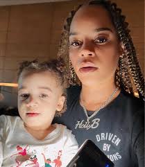 Holly B (@hollybmusic) · Instagram 照片和视频