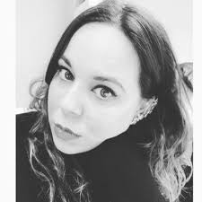 У аделы есть старшая сестра рейна и младший брат алехандро. Adela Suliman Adela Suliman Twitter