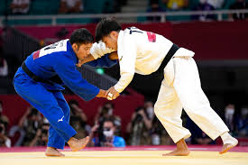 連珍羚，台灣女子柔道選手， 2014 年成為台灣柔壇第一位旅日職業選手、 2015 年成為臺灣柔道史上的第一面國際柔道大獎賽金牌得主。在 2016 年夏季奧林匹克運動會柔道女子 57 公斤級比賽獲第五名，創下臺灣柔壇在奧運最佳成績。 Qka0bfblgqn2im