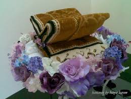 Gubahan hantaran sejadah simple menjadi ala bantal peluk #sejadahbentukbantalpeluk #sejadahalaskroll. Sejadah Hantaran