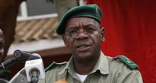 AUSÊNCIA DE ANTIGOS GENERAIS DA...