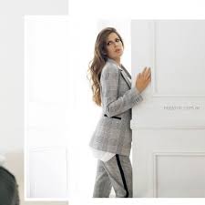 A mí me gusta las estampas tropicales, como las flores, hojas y frutas, puntualizó calandra. Trajes Para Mujer Teresa Calandra Otono Invierno 2018 Notilook Moda Argentina