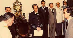 De acuerdo a la querella contra piñera, el incidente la victoria daría cuenta que carabineros no respeta los protocolos de la institución. El Mito Primordial De Las Afp Y Su Golden Boy Jose Pinera La Mirada De Alejandra Matus Sobre El Sistema De Pensiones Interferencia