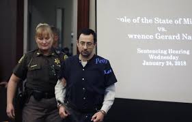 Larry nassar during his sentencing in the eaton county circuit court in charlotte follow rt to get the news and reports on larry nassar, the former usa gymnastics team doctor and. Ehemaliger Arzt Der Us Turnerinnen Zu 175 Jahren Verurteilt Watson