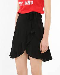 Découvrez des jupes portefeuille tendance, en vente sur la boutique en ligne camaïeu. Jupe Portefeuille A Volants Noir 690349899a08 Pimkie