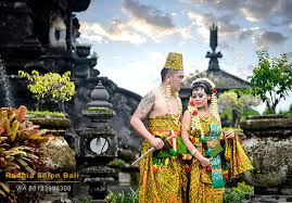 Jawa klasik untuk merepresentasikan suku dari kedua belah pihak mempelai. Prewed Adat Jawa Profesional Salon Wedding Di Bali