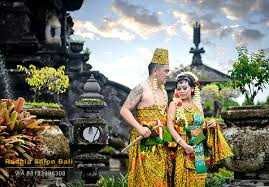 .foto prewedding baju adat jawa klasik vs foto pre wedding adat melayu minang padang new foto prewedding jawa kuno galery foto pernikahan sumber : Prewed Adat Jawa Profesional Salon Wedding Di Bali