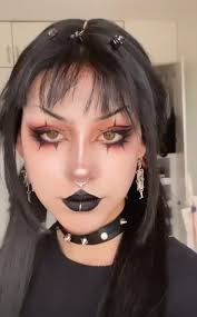 Pin de Abby Schroeder en Makeup en 2025