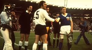 Almanya bundesliga ekiplerinin haftalık maç programları, maç sonuçları, detaylı almanya bundesliga fikstür bilgilerini ntvspor'da. Iki Dusman Kardesi Bir Araya Getiren Olay 1974 Dogu Almanya Bati Almanya Maci Eksi Seyler