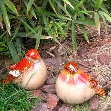Töpfern ideen für haus und garten ile ilgili görsel sonucu. Glasierte Vogel Aus Keramik Als Deko Garten Garten Ideen Topfern Ideen
