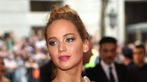 Kínos! Puszi helyett megcsókolta Jennifer Lawrence Natalie Dormert