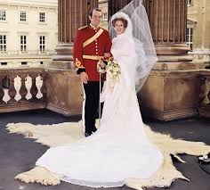 Princess anne & captain phillips solid silver commemorative wedding plate. The Royal Order Of Sartorial Splendor Wedding Wednesday Princess Anne S Gown