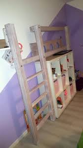 Mit hilfe der detaillierten bauanleitung und dem qualitativ hochwertigem holz können sie ganz leicht ihr spielbett selber bauen. Hochbett Selbst Gebaut Bauanleitung Fur Ein Massives Hochbett