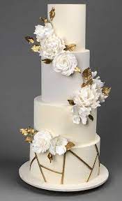 79 Wedding Cakes That Are Really Pretty Pretty Wedding Cakes Modern Wedding Cake Gold Wedding Cake