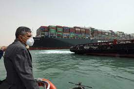 A large container ship remains stuck in egypt's suez canal, blocking other vessels from moving in both directions and sparking a traffic jam in one of the most important waterways in the world. Yo1tsqhi3g7mum