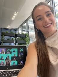 Cris Neumann's Instagram, Twitter & Facebook