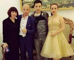 Diễn viên hoàng yến chia sẻ với vietnamnet, ngày 22/6 vừa qua cô đang ở quán của bạn thuộc phường xuân la, tây hồ, hà nội thì chồng cũ tới gặp. Xqith4gzkh Ckm