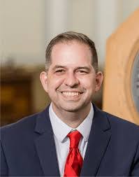 Chris Hinds's Instagram, Twitter & Facebook