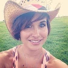 Elinor Ewing's Instagram, Twitter & Facebook