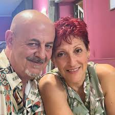 Sverniciare, portare a legno grezzo e nutrire il mobile! (Guarda il video  completo! Link nel primo commento) 😘