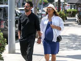 Eva longoria is expecting her first child with husband jose baston. Eva Longoria Warten Auf Das Baby Trend Magazin Hochschwanger Baby Schwanger