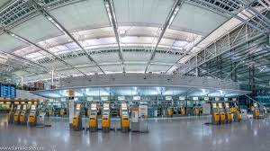 Abends Am Munchner Flughafen Flughafen Munchen