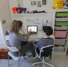 Dabei gibt es sowohl empfehlungen für grundschulen als auch für weiterführende schulen. Unterricht Zu Hause Viele Eltern Fuhlen Sich In Corona Krise Uberfordert Welt