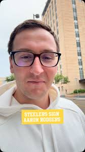 Aaron Rodgers signs one-year deal with Steelers #Steelers #nfl