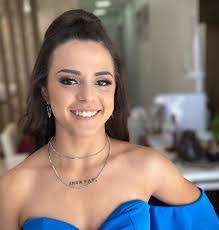 Kelly Hentges's Instagram, Twitter & Facebook