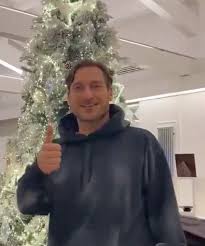 If you're looking for francesco totti's net worth in 2021, then check out how much money francesco totti makes and is. Video Gli Auguri Di Francesco Totti Per Il Nuovo Anno Buon 2021 Laroma24 It Tutte Le News Notizie Approfondimenti Live Sulla As Roma