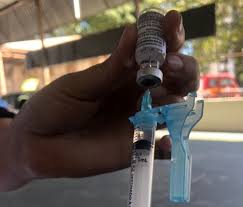 O ministério da saúde está repassando as doses da vacina de forma escalonada. Bndf Mn5ppivhm