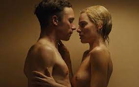 Margot Robbie sets pulses racing stripping naked for steamy sex scene in  new film Dreamland | The US Sun