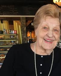 CARRIÈRE, Claudette 1932-2020