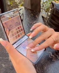 Multitasking eshte opsion shume i mire i telefonit tim! Mund te bej  shopping online dhe t’i shoh komentet per produktet ne te njejten kohe.  Shume e pershtatshme!😍, #TeamGalaxy, #GalaxyZFlip4, ...