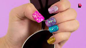 Depende mucho del diseño que más te guste, puede ir en orden ascendente o cubrir por completo la uña. Pinta Tus Unas Con Esmalte En Gel Y Glitter Youtube