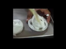 Découvrez les ingrédients, ustensiles et étapes de préparation. Resepi Meringue Pavlova