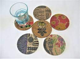マリメッコのペーパーナプキン で 100均のコルクコースター をデコパージュする方法 weboo ウィーブー 自分でつくる マリメッコ ハンドメイド デコパージュ ペーパーナプキン