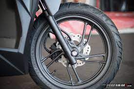 Ukuran velg pun sama persis depan ring 14 inchi lebar 1,85 inchi dan belakang 14 inchi lebar 2,15 dan dibuat khusus untuk ban tubeless. Ukuran Ban Maksimal Honda Vario 150 Terbaru Velg Standar Upgrade Pertamax7 Com
