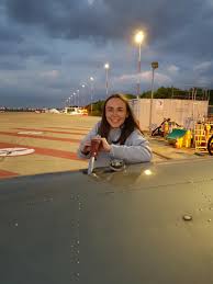 Zara arrives after stuart is taken to hospital after being shot in the queen victoria public. Zolo Rond De Wereld Hangar Flying