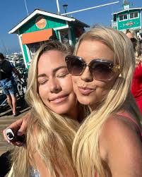 Robin Alverson's Instagram, Twitter & Facebook