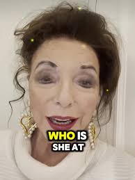 Who is she?😮 At 9️⃣1️⃣, this legendary star looks completely  unrecognizable in this recent photo! 😲🔥 Fans are left in awe, trying to  figure out her identity. 💔 Need a hint? ✨She ruled the screen in ...