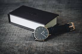 La collection de montres daniel wellington au design minimaliste et classique, a conquis les bloggueuses les plus connues et est devenue l'accessoire star de l'année. Daniel Wellington Dw Watch Watches Photography Products Singapore Montre 6