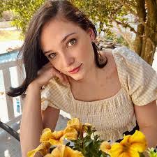 Alexandra May's Instagram, Twitter & Facebook