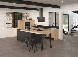 Les chaises moderne pour la cuisine moby sont fabriquées par perfecta et ce sont des chaises design chaise cuisine moderne moby en vinyle imitation cuir. Discac Pour Une Cuisine Dans L Ere Du Temps Cuisine Noire Et Bois Cuisine Noire Idee Deco Cuisine Ouverte