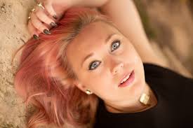 The Power of Human Connection: Heartwarming Stories from Strangers in  London, Shared through DOAC Conversation Cards 🎬👀💥