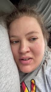 Sarah Runyon's Instagram, Twitter & Facebook