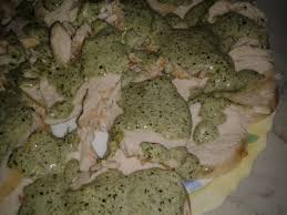 Tenete da parte il pesto ottenuto e dedicatevi al pollo. Tagliata Di Pollo Al Pesto