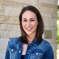 Meredith Gilmore's Instagram, Twitter & Facebook