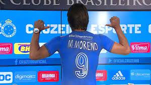 O que pegou todos de surpresa foi a forma com. Com Camisa Do Cruzeiro Pintada No Corpo Marcelo Moreno Provoca Rival Em Chegada A Gente Esta Acostumado A Ganhar Cruzeiro Ge